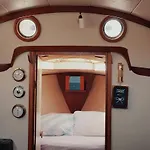Cozy Marina Sleepaboard - Sail Away Botel *