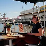 Botel Cozy Marina Sleepaboard - Sail Away Lisboa