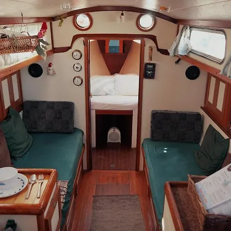 Båthotell Cozy Marina Sleepaboard - Sail Away Lisboa