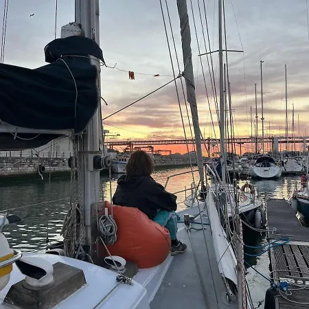 Cozy Marina Sleepaboard - Sail Away Botel *