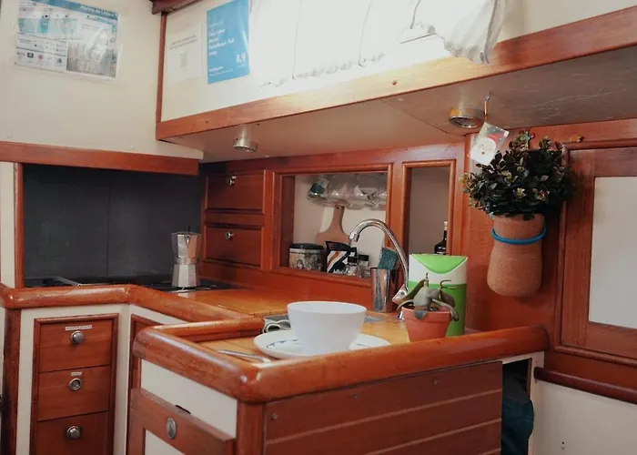 Cozy Marina Sleepaboard - Sail Away بوتيل Lisboa