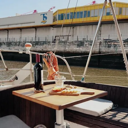 Cozy Marina Sleepaboard - Sail Away Bateau-hôtel